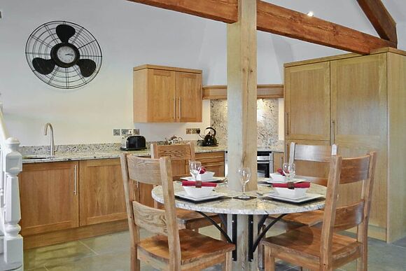 Bwthyn Y Mynach in Nantgaredig