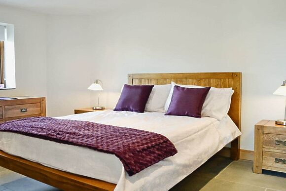 Bwthyn Y Mynach in Nantgaredig