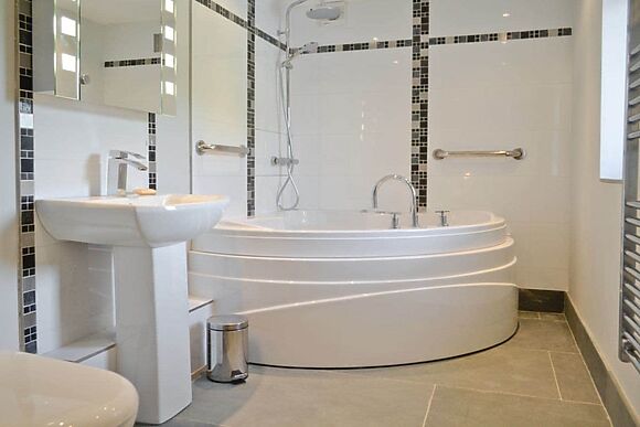 Bwthyn Y Mynach in Nantgaredig