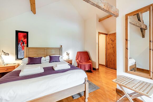 Ysgubor Fawr in Gwynfe