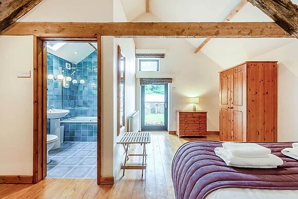 Ysgubor Fawr in Gwynfe