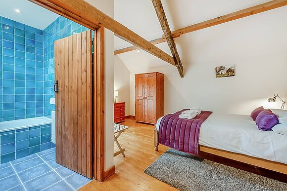 Ysgubor Fawr in Gwynfe