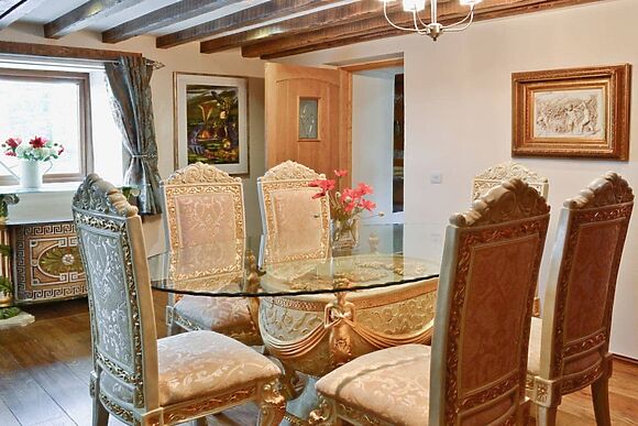 Kris Kin at Ymwlch Barns