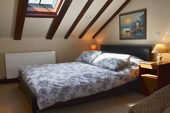 Kris Kin at Ymwlch Barns