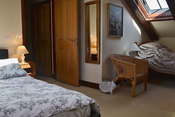 Kris Kin at Ymwlch Barns