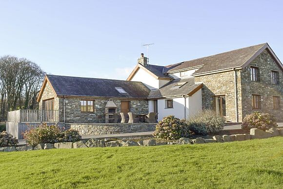 The Farmhouse at Ffynnonmeredydd Cottages