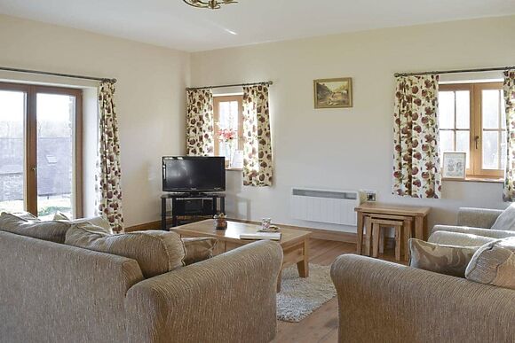 Gwel-Y-Llyn at Ffynnonmeredydd Cottages