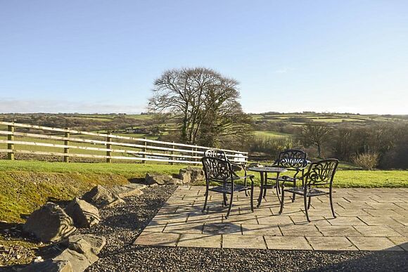 Gwel-Y-Llyn at Ffynnonmeredydd Cottages
