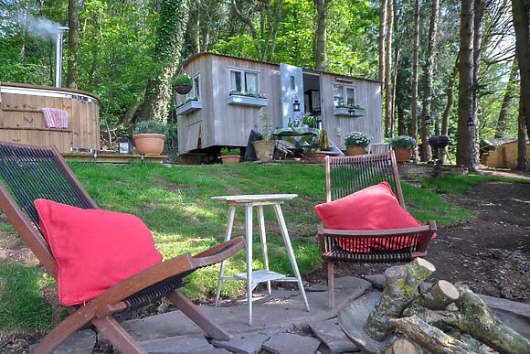 Cwm Dwr Bluebell Hut