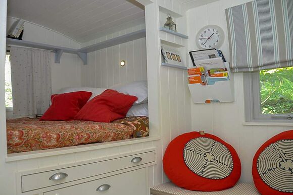 Cwm Dwr Bluebell Hut