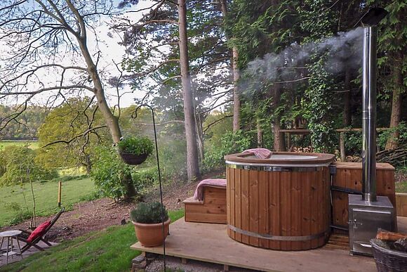 Cwm Dwr Bluebell Hut
