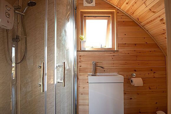 Cledan Cabin in Newtown