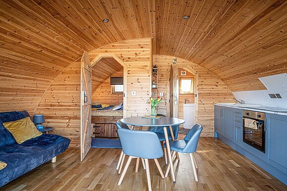 Cerniog Cabin in Newtown