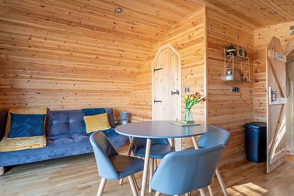 Cerniog Cabin in Newtown