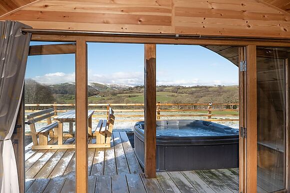 Cerniog Cabin in Newtown