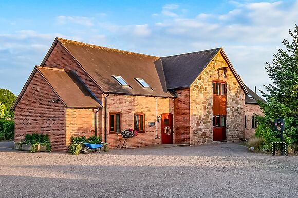 Kingfisher Cottage At Dinney Farm