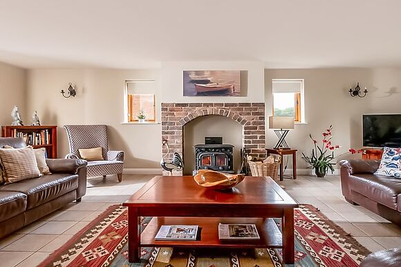 Kingfisher Cottage At Dinney Farm