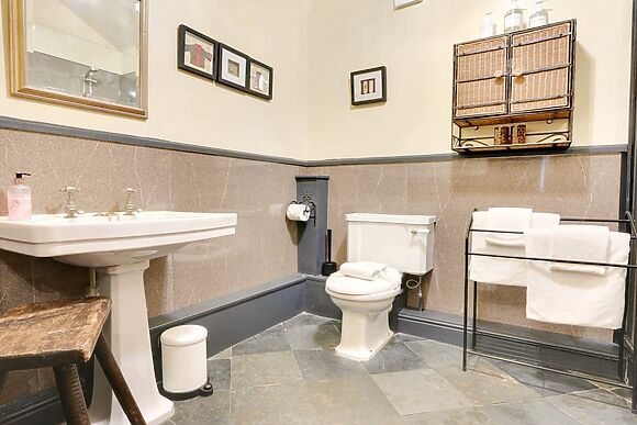 Henry’s Haunt in Alport