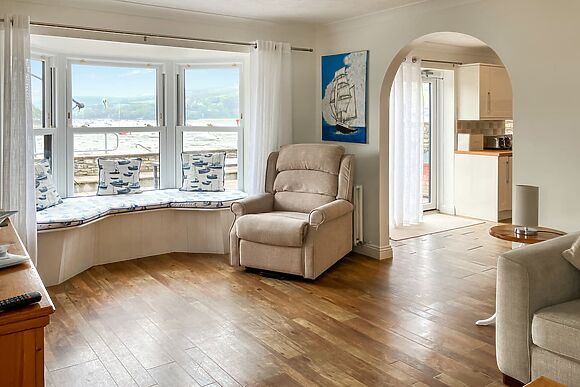 Island Quay 10