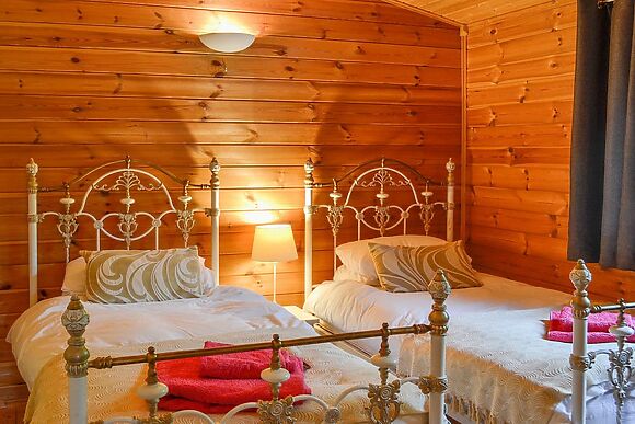 Edw Lodge at Boatside