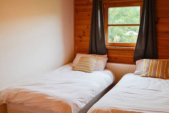 Edw Lodge at Boatside