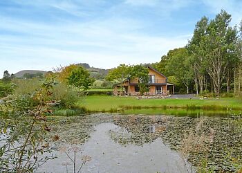 Lakeside Lodge in