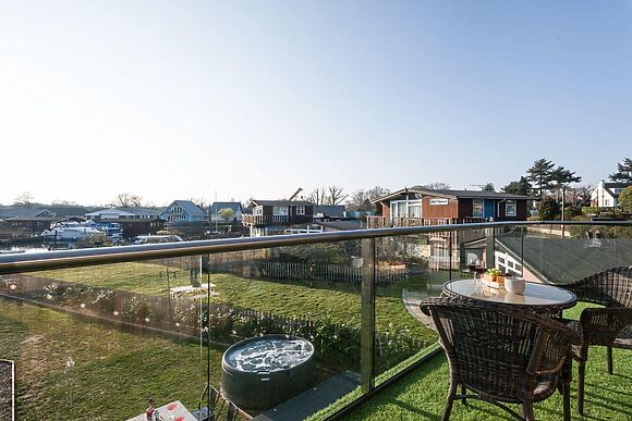 Whispering Reeds in Horning