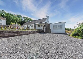 Bronyn Cottage in Ferryside