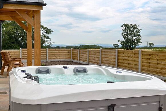 Taters Barn in Aikton