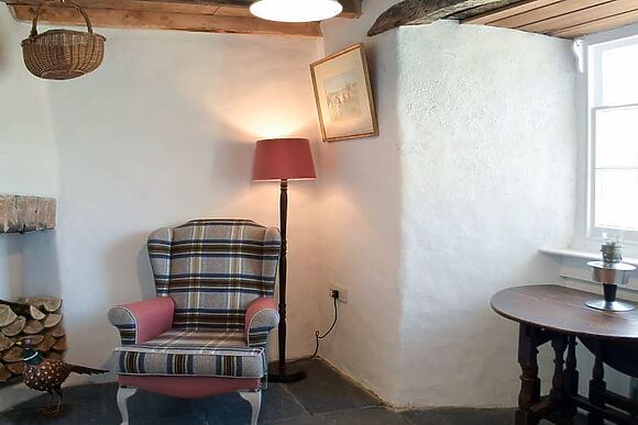 Gamekeepers Cottage in Newchapel