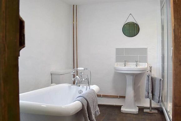 Gamekeepers Cottage in Newchapel