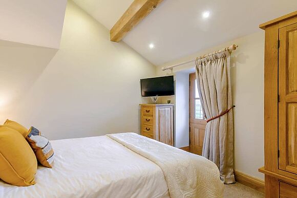 Otter Tarn: Mungeon Barn