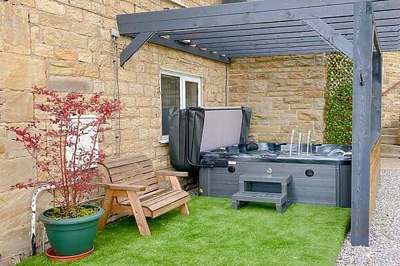 Boundary Cottage in Old Whittington