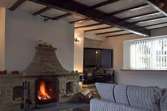 Boundary Cottage in Old Whittington