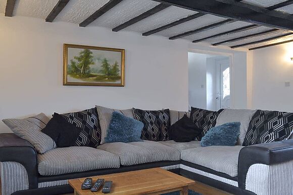 Boundary Cottage in Old Whittington