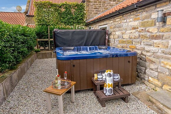 Bee’s Cottage in Staintondale