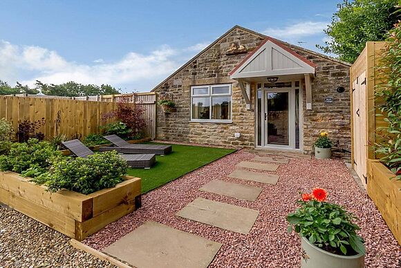Bee’s Cottage in Staintondale