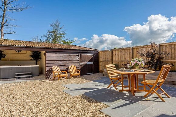 Knoll Cottage at Burton Row