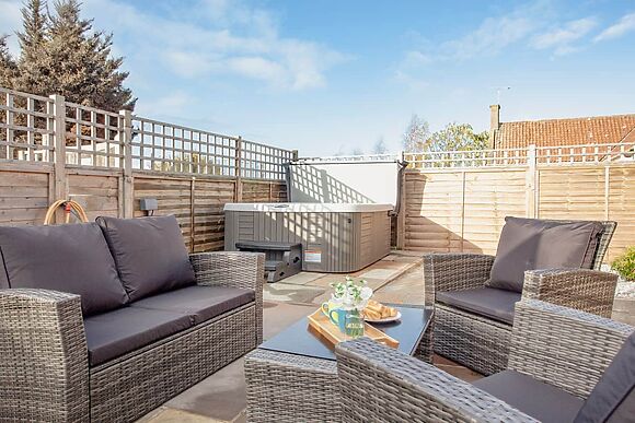 Poppy Cottage at Manor Farm