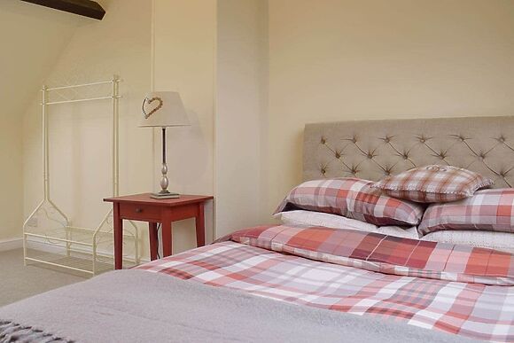 Boyne Arms Cottage in Burwarton