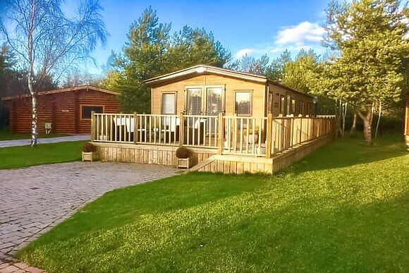 Maple Lodge at Felmoor Park