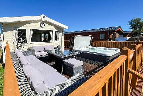 Maple Lodge at Felmoor Park