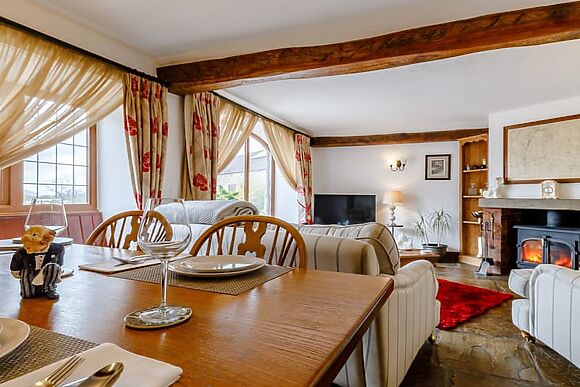 Lakeside View at White Chimnies