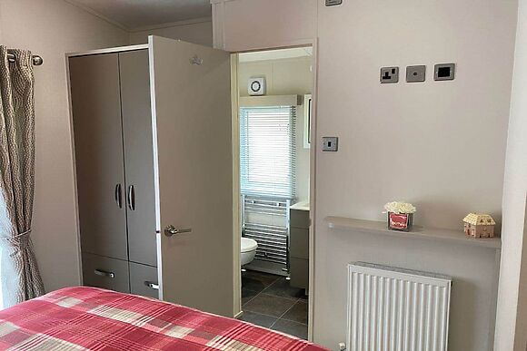 Sunflower Retreat in Swarland