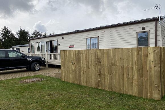 Sunflower Retreat in Swarland