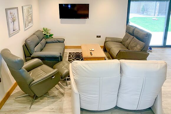 Dronefield Lodge in Somerton