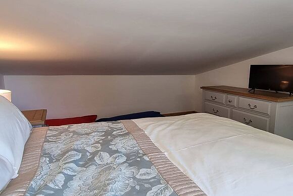 Dronefield Lodge in Somerton