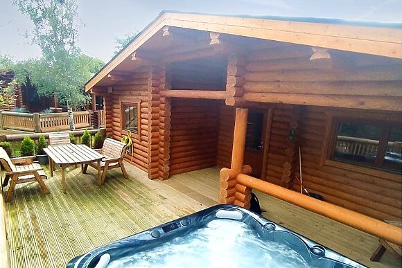 Gingerbread Log Cabin in Felton