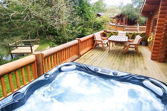 Gingerbread Log Cabin in Felton