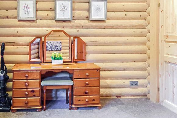 Gingerbread Log Cabin in Felton